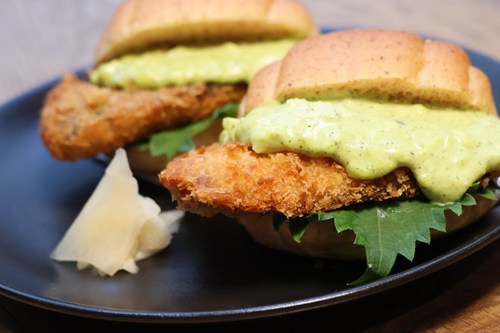 お披露目無料参加【Sea級グルメ優勝！】沼津港「沼津あじフライたるたるサンド」が買える店一覧　